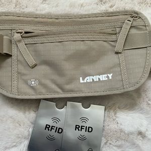 Travel pouch in excellent condition